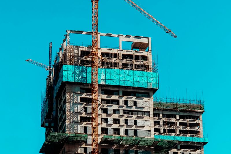 Ảnh minh hoạ nội thất nhà phố hẹp với ánh sáng tự nhiên từ giếng trời.